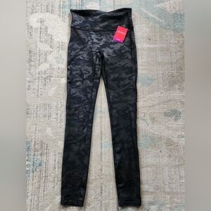 Women's Spanx Camo Leggings. Size S. NWT.